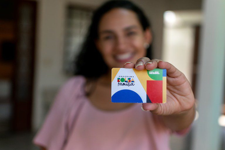 Leia mais sobre o artigo Bolsa Família contempla 54,3 milhões de pessoas em setembro